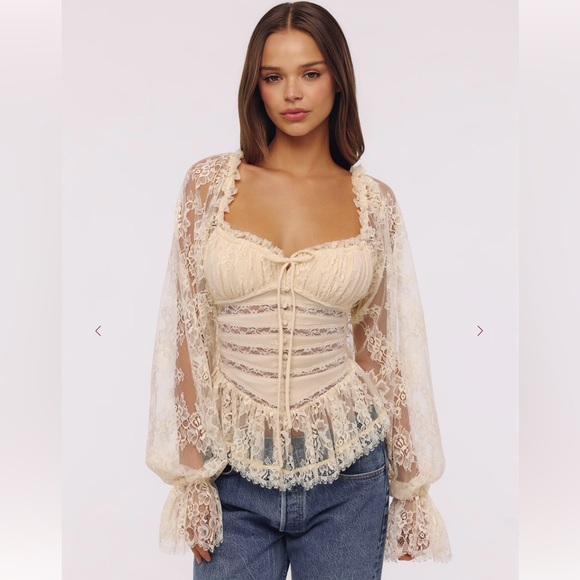 House of CB Tops - House of CB CARA Vintage Ivory Long Sleeve Lace Peplum Top- size small NWOT 🤍🕊️
